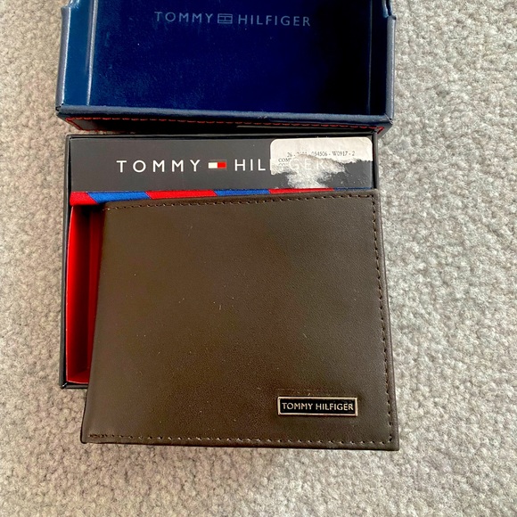 Tommy Hilfiger mens wallet - Picture 1 of 3